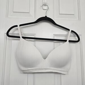 Victoria’s Secret Wireless Bra White Size 32D / D70 Adjustable Strap Comfort